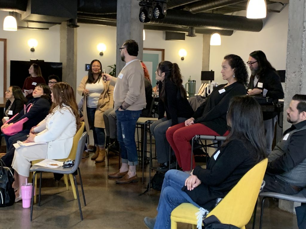 Jaralyn Roberts facilitates a Q&A after a solidarity panel discussion led by LinkingLeaders managing directors for LatinoLEAD's Avanzando Liderazgo Program participants in 2025.
Photo